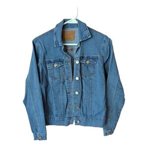 Modern Amethyst Light Wash Denim Jacket for women - Size Small